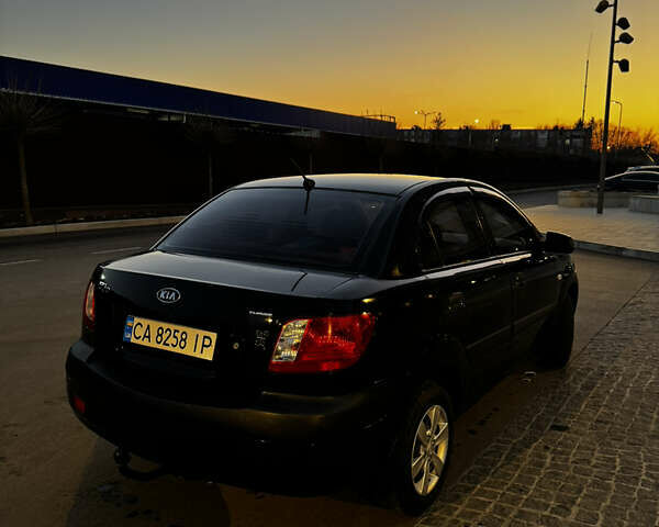 Черный Киа Рио, объемом двигателя 1.4 л и пробегом 150 тыс. км за 5400 $, фото 9 на Automoto.ua