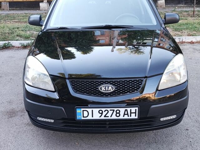 Черный Киа Рио, объемом двигателя 1.4 л и пробегом 260 тыс. км за 2801 $, фото 6 на Automoto.ua