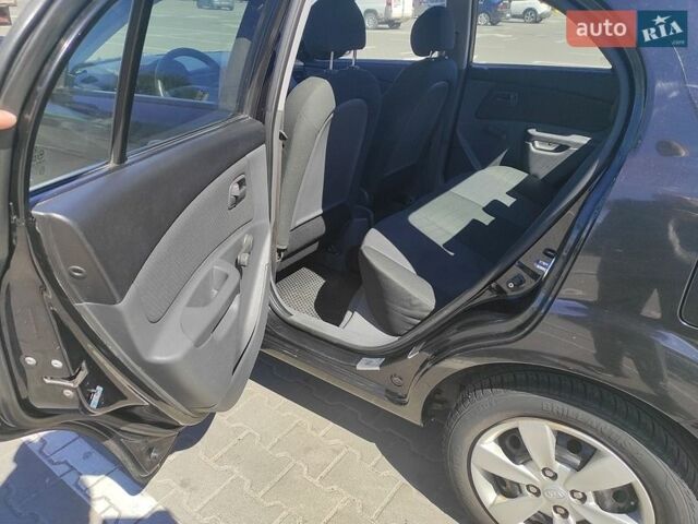 Чорний Кіа Ріо, об'ємом двигуна 1.4 л та пробігом 200 тис. км за 5500 $, фото 9 на Automoto.ua