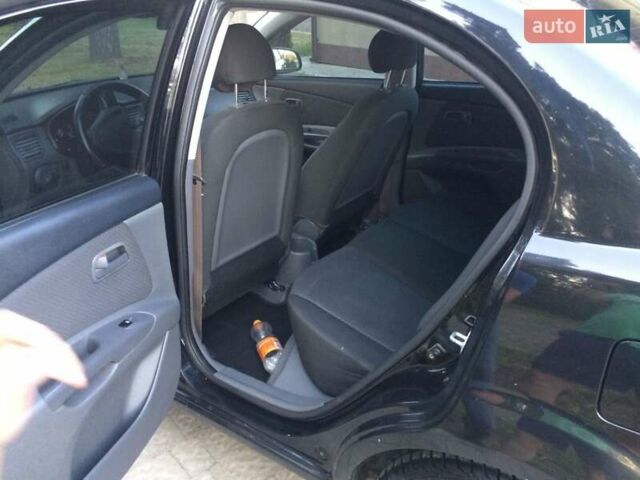 Черный Киа Рио, объемом двигателя 1.5 л и пробегом 360 тыс. км за 3900 $, фото 5 на Automoto.ua