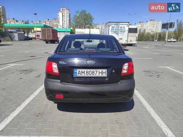 Чорний Кіа Ріо, об'ємом двигуна 1.4 л та пробігом 200 тис. км за 5500 $, фото 6 на Automoto.ua