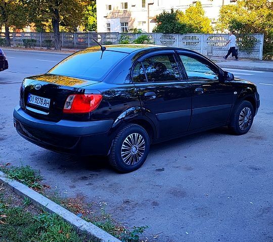 Чорний Кіа Ріо, об'ємом двигуна 1.4 л та пробігом 260 тис. км за 2800 $, фото 4 на Automoto.ua