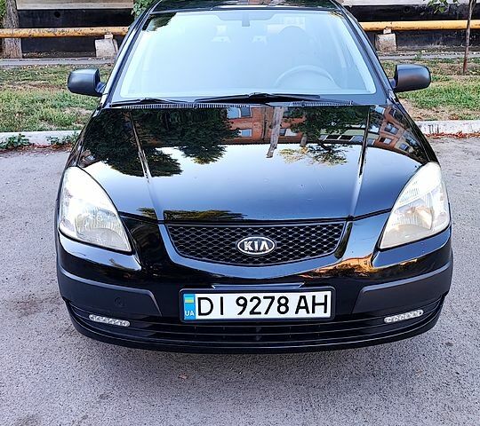 Чорний Кіа Ріо, об'ємом двигуна 1.4 л та пробігом 260 тис. км за 2800 $, фото 2 на Automoto.ua