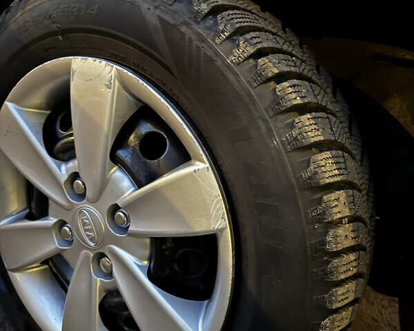 Черный Киа Рио, объемом двигателя 1.4 л и пробегом 150 тыс. км за 5400 $, фото 12 на Automoto.ua