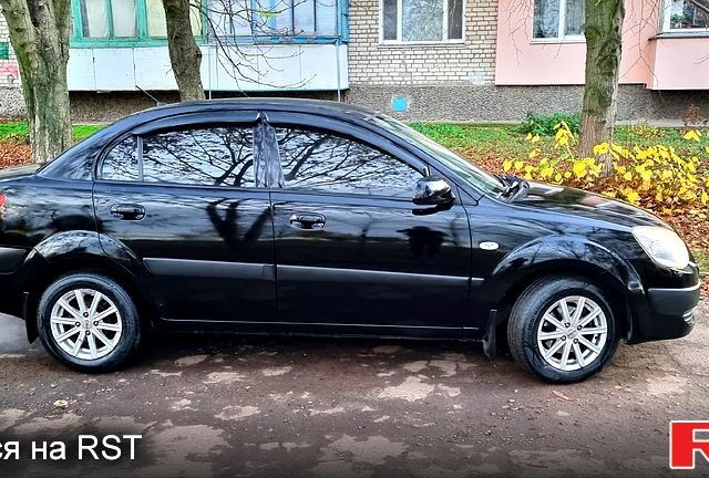 Черный Киа Рио, объемом двигателя 1.5 л и пробегом 295 тыс. км за 4750 $, фото 3 на Automoto.ua