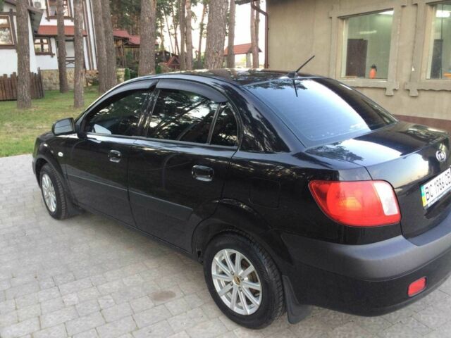 Чорний Кіа Ріо, об'ємом двигуна 1.6 л та пробігом 360 тис. км за 3900 $, фото 4 на Automoto.ua