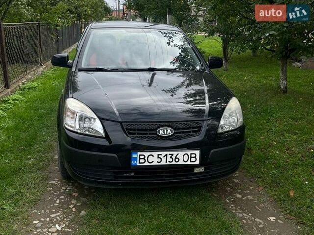 Черный Киа Рио, объемом двигателя 1.4 л и пробегом 210 тыс. км за 5500 $, фото 5 на Automoto.ua