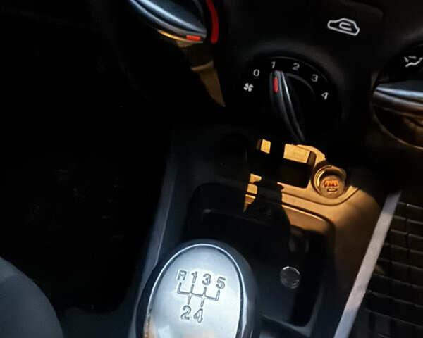 Черный Киа Рио, объемом двигателя 1.4 л и пробегом 150 тыс. км за 5400 $, фото 4 на Automoto.ua