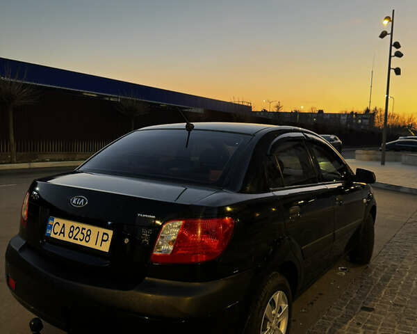 Черный Киа Рио, объемом двигателя 1.4 л и пробегом 150 тыс. км за 5400 $, фото 3 на Automoto.ua