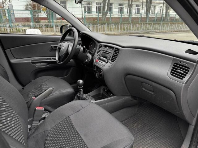Черный Киа Рио, объемом двигателя 1.4 л и пробегом 151 тыс. км за 6490 $, фото 20 на Automoto.ua