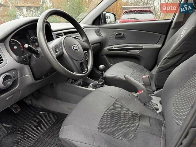Черный Киа Рио, объемом двигателя 1.4 л и пробегом 151 тыс. км за 6490 $, фото 27 на Automoto.ua