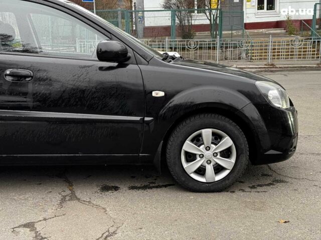 Чорний Кіа Ріо, об'ємом двигуна 1.4 л та пробігом 151 тис. км за 6490 $, фото 8 на Automoto.ua