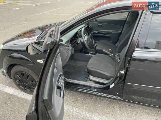 Черный Киа Рио, объемом двигателя 1.4 л и пробегом 179 тыс. км за 5000 $, фото 6 на Automoto.ua