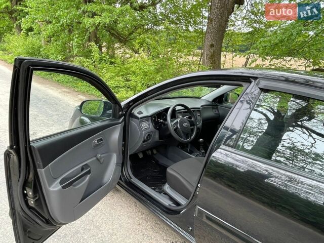 Черный Киа Рио, объемом двигателя 1.4 л и пробегом 91 тыс. км за 4500 $, фото 5 на Automoto.ua