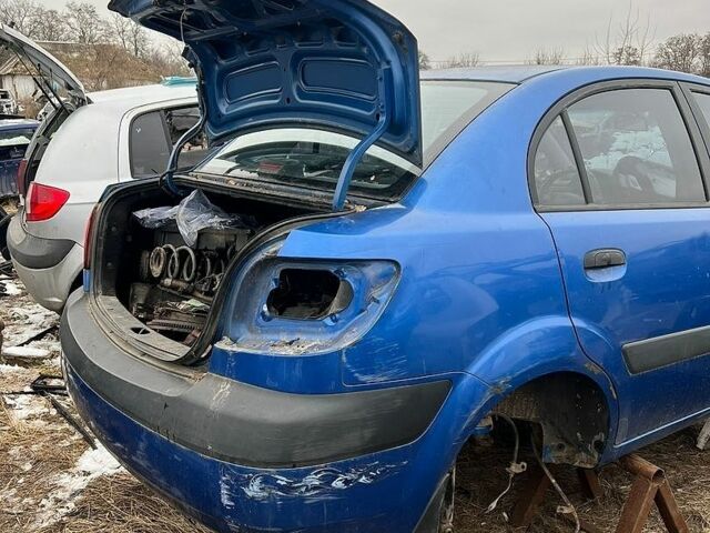 Черный Киа Рио, объемом двигателя 1.4 л и пробегом 377 тыс. км за 2500 $, фото 8 на Automoto.ua