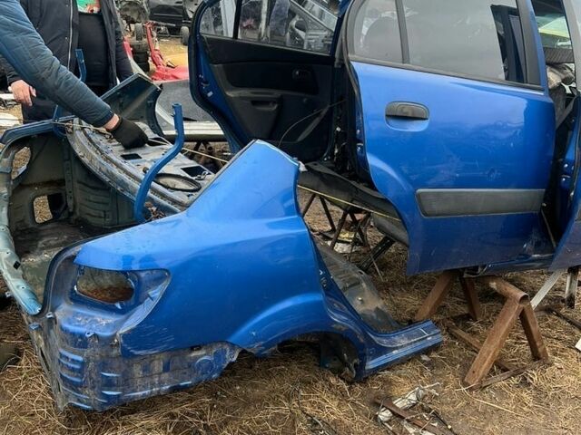 Черный Киа Рио, объемом двигателя 1.4 л и пробегом 377 тыс. км за 2500 $, фото 9 на Automoto.ua