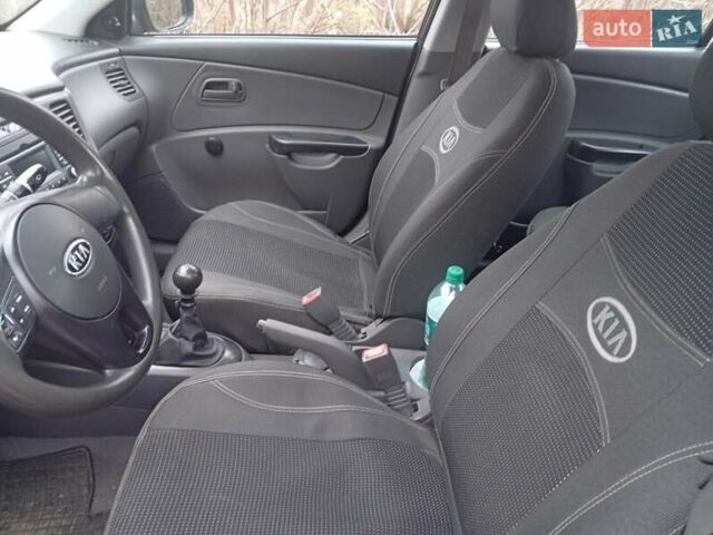 Черный Киа Рио, объемом двигателя 1.4 л и пробегом 186 тыс. км за 4800 $, фото 10 на Automoto.ua
