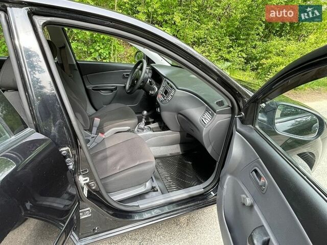 Черный Киа Рио, объемом двигателя 1.4 л и пробегом 91 тыс. км за 4800 $, фото 21 на Automoto.ua
