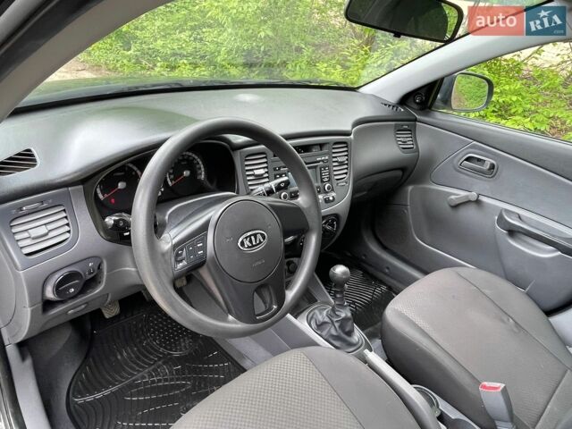 Черный Киа Рио, объемом двигателя 1.4 л и пробегом 91 тыс. км за 4500 $, фото 14 на Automoto.ua