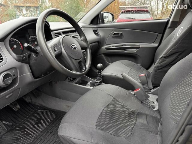 Чорний Кіа Ріо, об'ємом двигуна 1.4 л та пробігом 151 тис. км за 6490 $, фото 26 на Automoto.ua