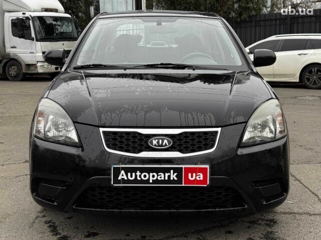 Чорний Кіа Ріо, об'ємом двигуна 1.4 л та пробігом 151 тис. км за 6490 $, фото 3 на Automoto.ua
