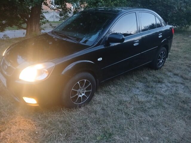 Чорний Кіа Ріо, об'ємом двигуна 1.4 л та пробігом 210 тис. км за 4308 $, фото 3 на Automoto.ua