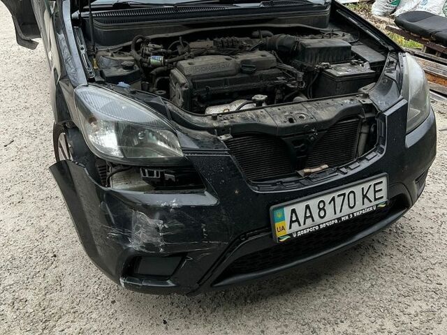 Черный Киа Рио, объемом двигателя 1.4 л и пробегом 377 тыс. км за 2500 $, фото 5 на Automoto.ua