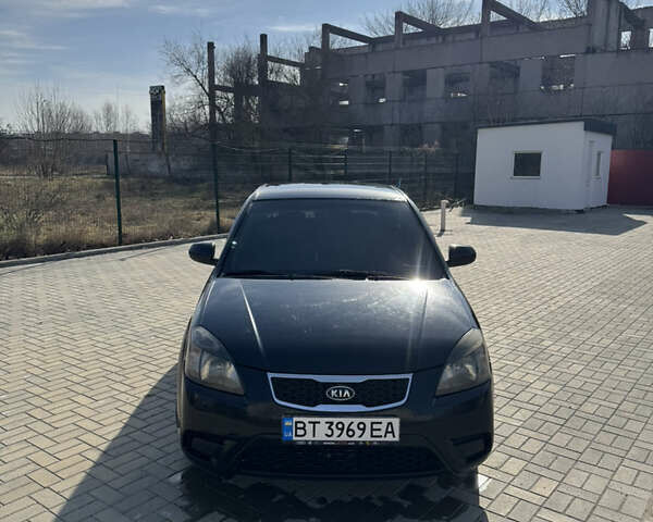 Черный Киа Рио, объемом двигателя 1.4 л и пробегом 202 тыс. км за 4500 $, фото 8 на Automoto.ua
