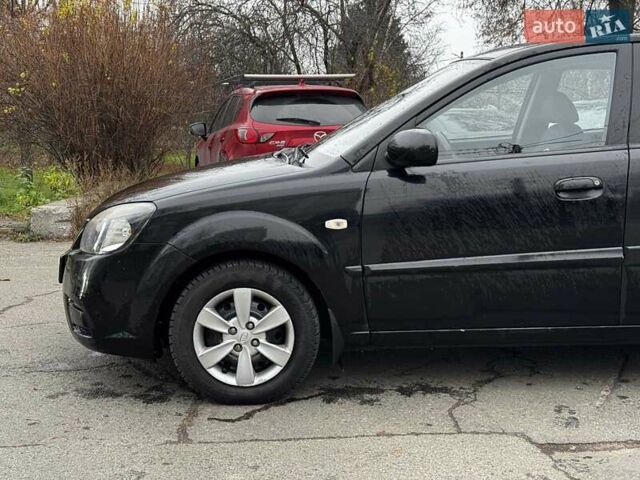 Черный Киа Рио, объемом двигателя 1.4 л и пробегом 151 тыс. км за 6490 $, фото 18 на Automoto.ua