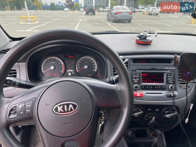 Черный Киа Рио, объемом двигателя 1.4 л и пробегом 179 тыс. км за 5000 $, фото 8 на Automoto.ua