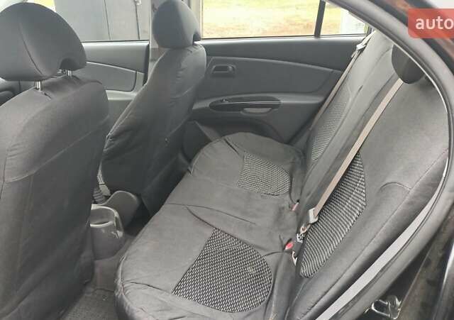 Черный Киа Рио, объемом двигателя 1.4 л и пробегом 150 тыс. км за 6000 $, фото 7 на Automoto.ua