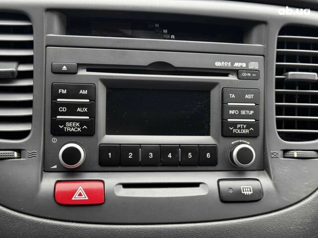 Чорний Кіа Ріо, об'ємом двигуна 1.4 л та пробігом 151 тис. км за 6490 $, фото 32 на Automoto.ua