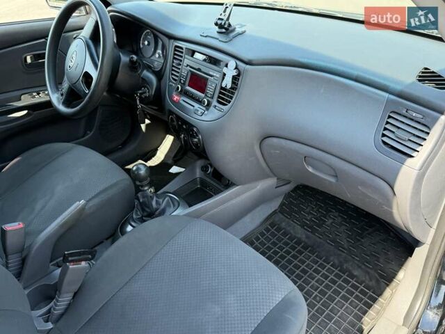 Черный Киа Рио, объемом двигателя 1.4 л и пробегом 151 тыс. км за 4500 $, фото 30 на Automoto.ua