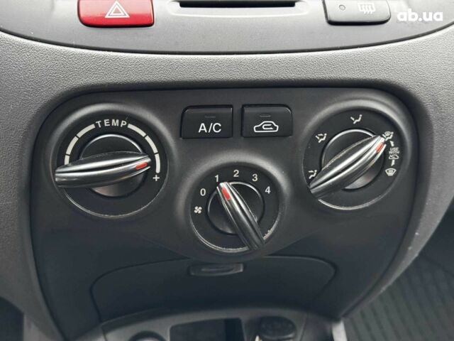 Чорний Кіа Ріо, об'ємом двигуна 1.4 л та пробігом 151 тис. км за 6490 $, фото 31 на Automoto.ua