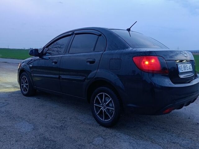 Чорний Кіа Ріо, об'ємом двигуна 1.4 л та пробігом 280 тис. км за 5300 $, фото 3 на Automoto.ua