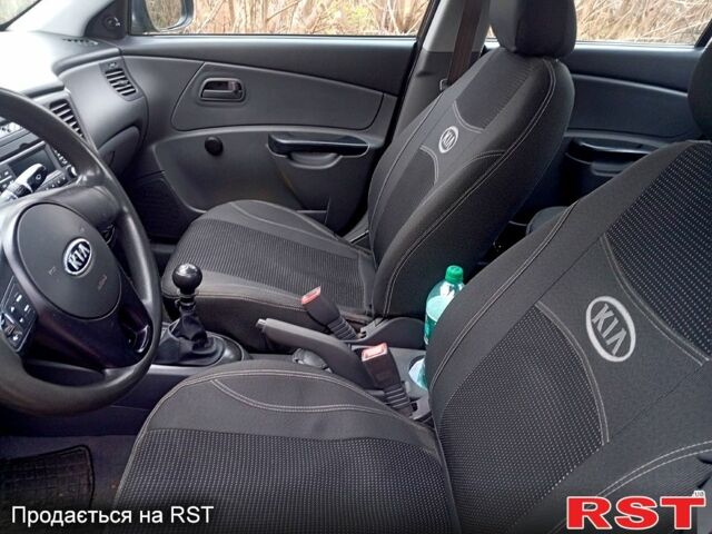 Черный Киа Рио, объемом двигателя 1.4 л и пробегом 186 тыс. км за 4800 $, фото 9 на Automoto.ua