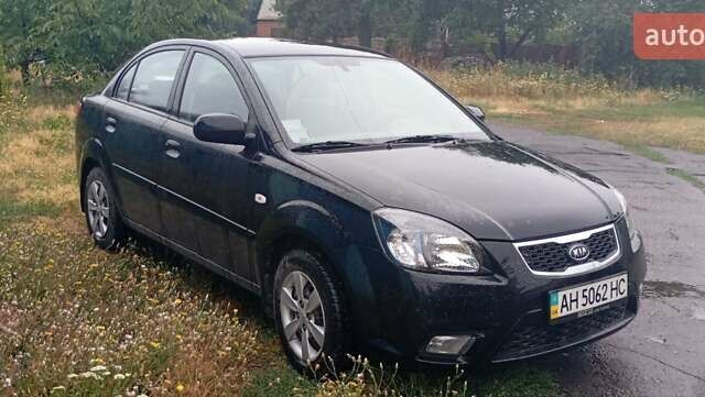 Черный Киа Рио, объемом двигателя 1.4 л и пробегом 32 тыс. км за 6800 $, фото 5 на Automoto.ua