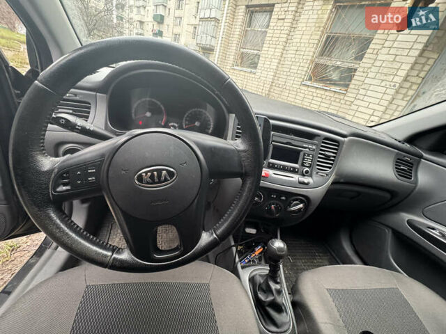 Чорний Кіа Ріо, об'ємом двигуна 1.5 л та пробігом 116 тис. км за 4000 $, фото 3 на Automoto.ua