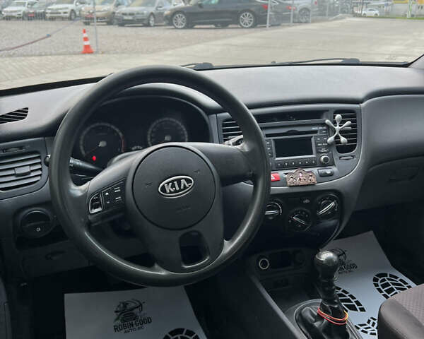 Кіа Ріо 2010 у Белой Церкве на Automoto.ua Чорний Кіа Ріо, об'ємом двигуна 1.4 л та пробігом 248 тис. км за 4250 $, фото 12 на Automoto.ua