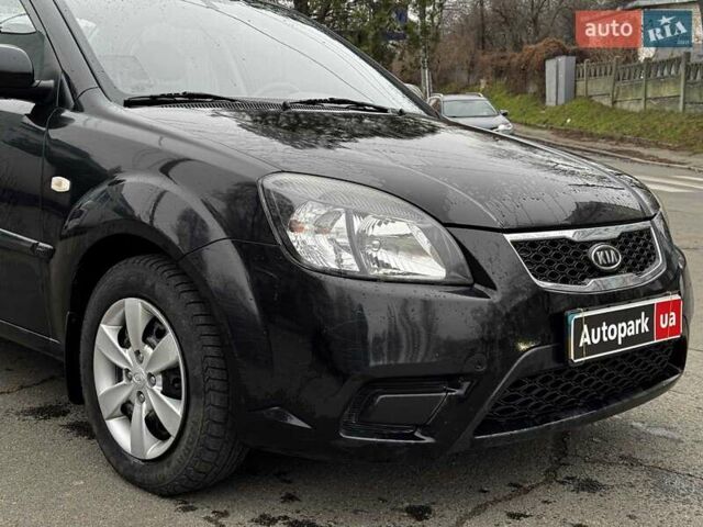 Черный Киа Рио, объемом двигателя 1.4 л и пробегом 151 тыс. км за 6490 $, фото 5 на Automoto.ua