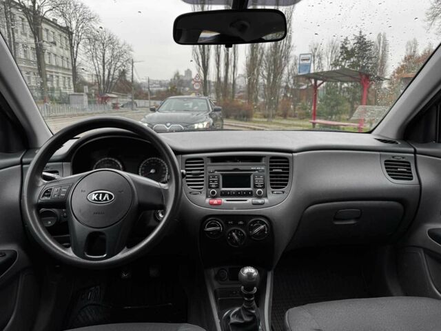 Черный Киа Рио, объемом двигателя 1.4 л и пробегом 151 тыс. км за 6490 $, фото 11 на Automoto.ua