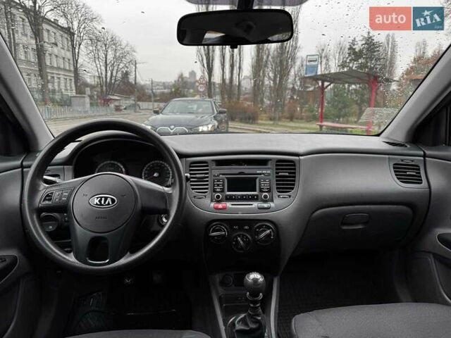 Черный Киа Рио, объемом двигателя 1.4 л и пробегом 151 тыс. км за 6490 $, фото 22 на Automoto.ua