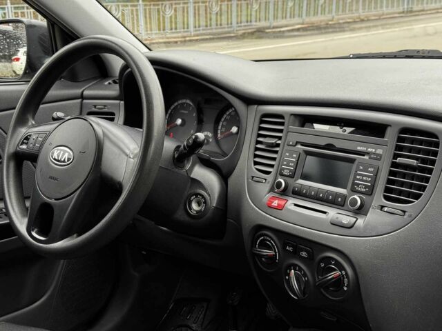 Черный Киа Рио, объемом двигателя 1.4 л и пробегом 151 тыс. км за 6490 $, фото 23 на Automoto.ua