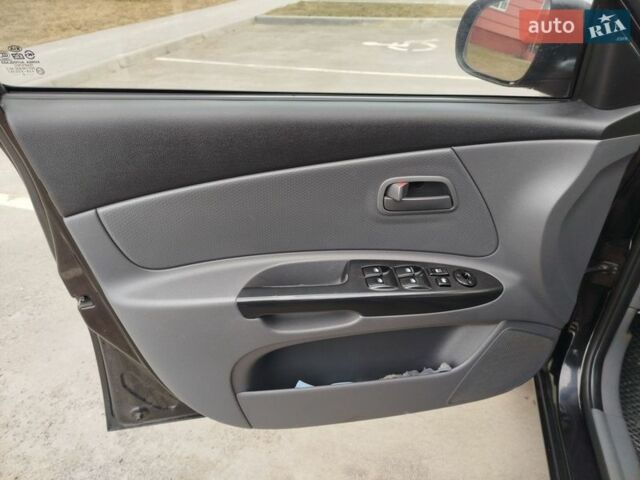 Черный Киа Рио, объемом двигателя 1.5 л и пробегом 155 тыс. км за 5650 $, фото 16 на Automoto.ua