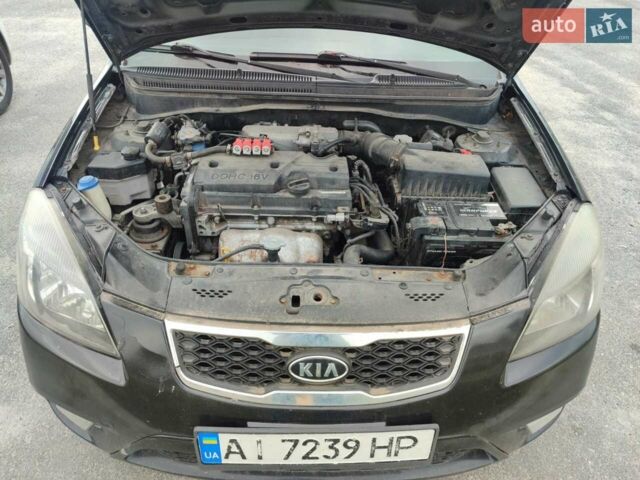 Чорний Кіа Ріо, об'ємом двигуна 1.4 л та пробігом 253 тис. км за 4000 $, фото 6 на Automoto.ua