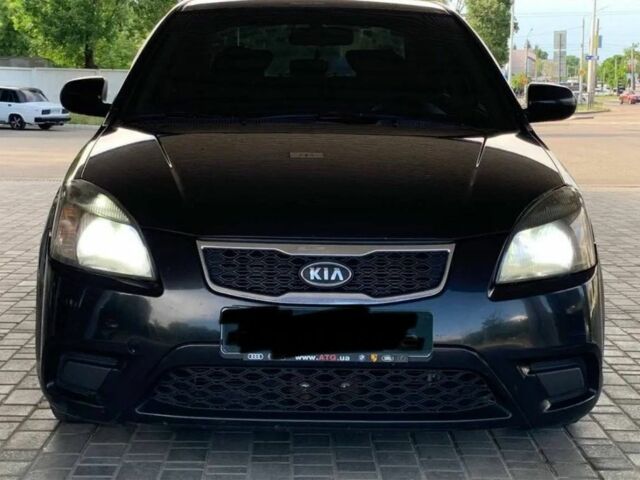 Чорний Кіа Ріо, об'ємом двигуна 1.4 л та пробігом 204 тис. км за 4600 $, фото 1 на Automoto.ua