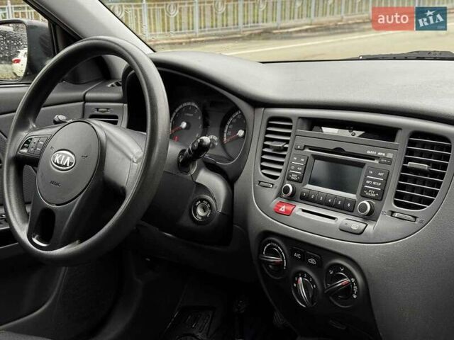 Черный Киа Рио, объемом двигателя 1.4 л и пробегом 151 тыс. км за 6490 $, фото 40 на Automoto.ua
