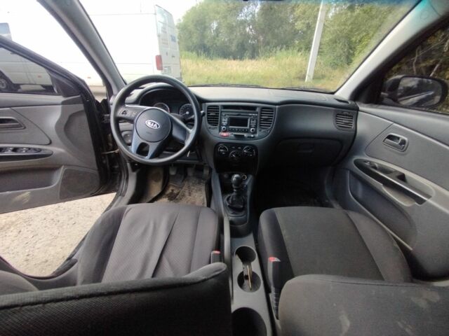 Чорний Кіа Ріо, об'ємом двигуна 0 л та пробігом 142 тис. км за 2707 $, фото 3 на Automoto.ua