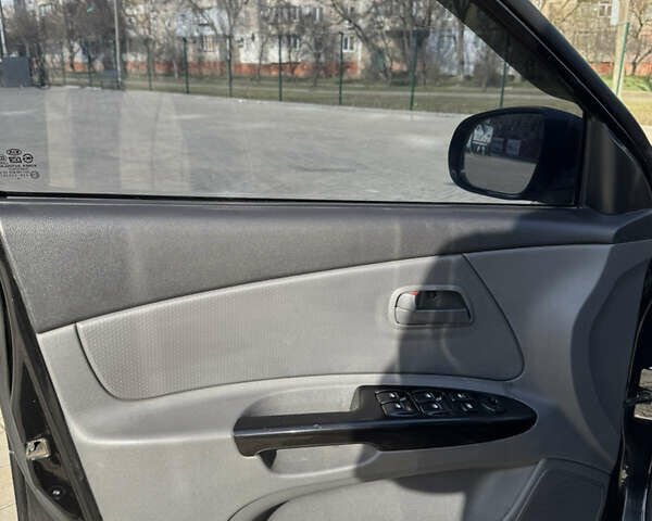Черный Киа Рио, объемом двигателя 1.4 л и пробегом 202 тыс. км за 4500 $, фото 9 на Automoto.ua