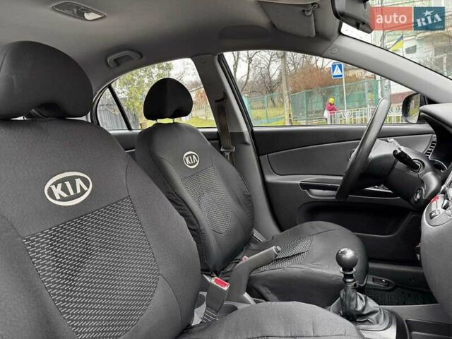 Черный Киа Рио, объемом двигателя 1.4 л и пробегом 151 тыс. км за 6490 $, фото 38 на Automoto.ua